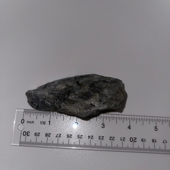 Raw Labradorite chunk A. - Picture 12 of 16